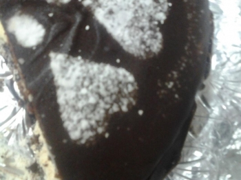 Torta al cioccolato con cioccolato sopra